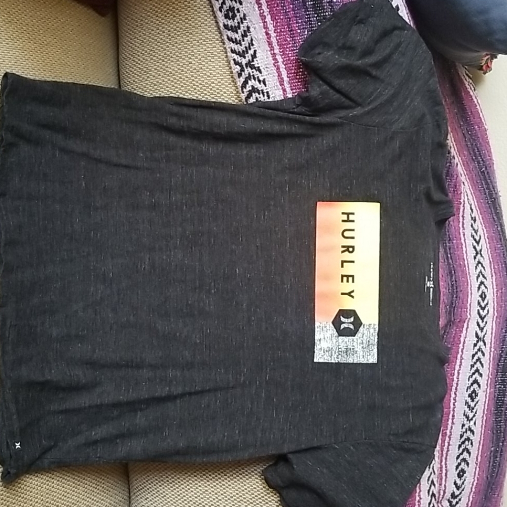 Mens Hurley Tshirt, EUC